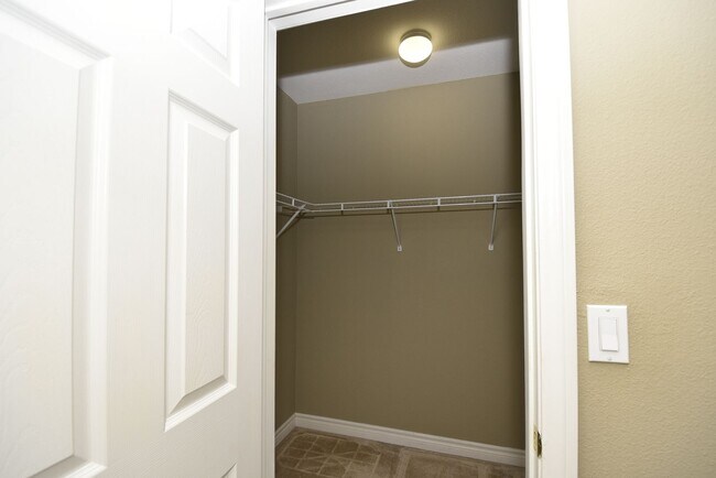 Building Photo - Charming 1 Bedroom Condo close to Durango ...