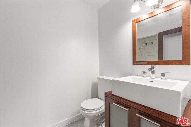 Building Photo - 2508 Arizona Ave