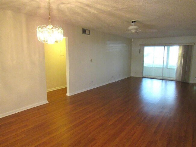 Building Photo - 2804 Victoria Way