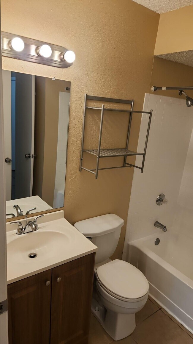 Building Photo - 8636 Mallard Reserve Dr