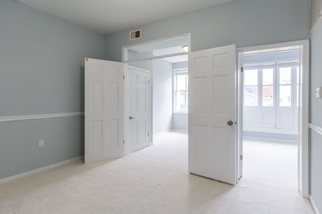 Primary Photo - Terrific Two Bedroom Gem in Georgetown! Pa...
