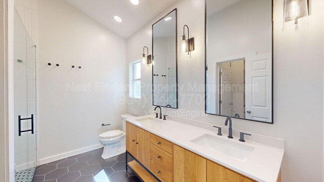 Building Photo - 114 Seminole Rd