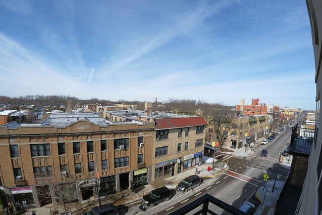 Building Photo - 4447 N Kedzie Ave