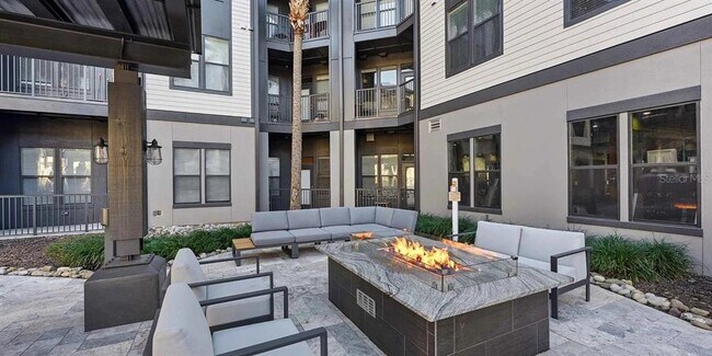 Building Photo - 776 N Orange Ave