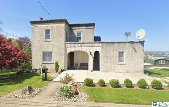 Primary Photo - 915 E Hamilton St