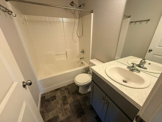 Building Photo - Bright Modern Home in TimberVine - 3 Bed, 2.5 Bath, 2 Car Garage