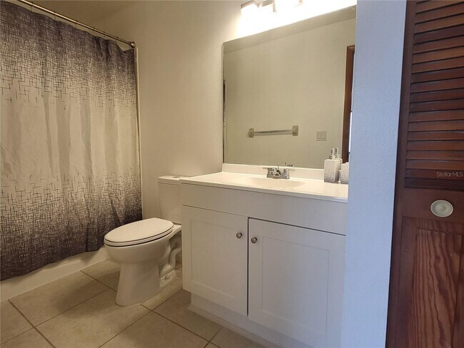 Building Photo - 2134 NE 45th Ave