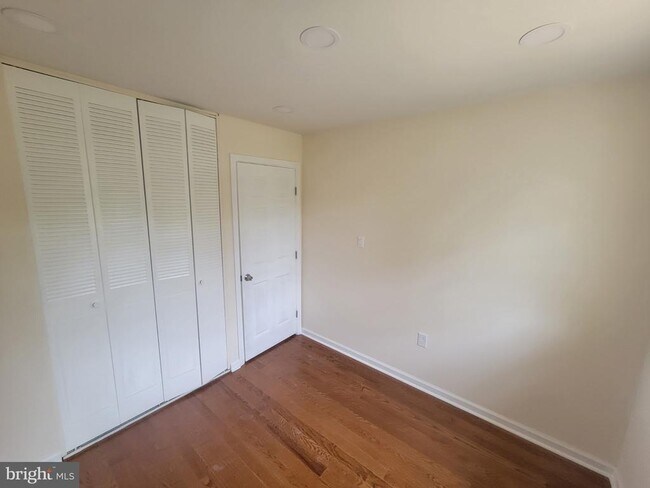 Building Photo - 532 Millshire Dr