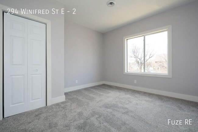 Building Photo - 294 Winifred St E