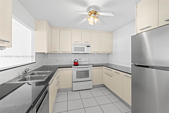 Building Photo - 2780 NE 183rd St