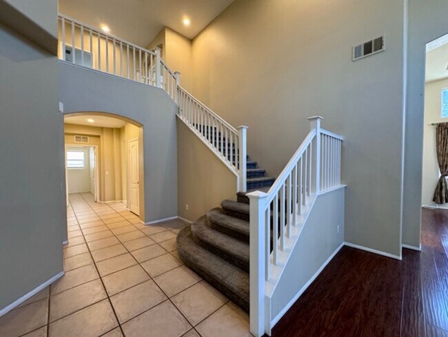 Building Photo - Murrieta Home with 6 Bedrooms plus a Bonus...