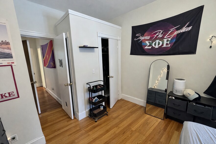 Building Photo - 20 Gibbs St