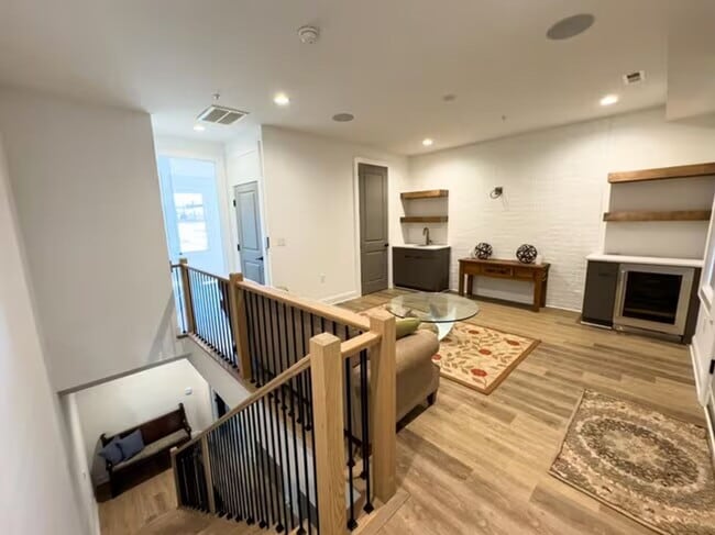 Building Photo - Gorgeous Townhome For Rent in the heart of...