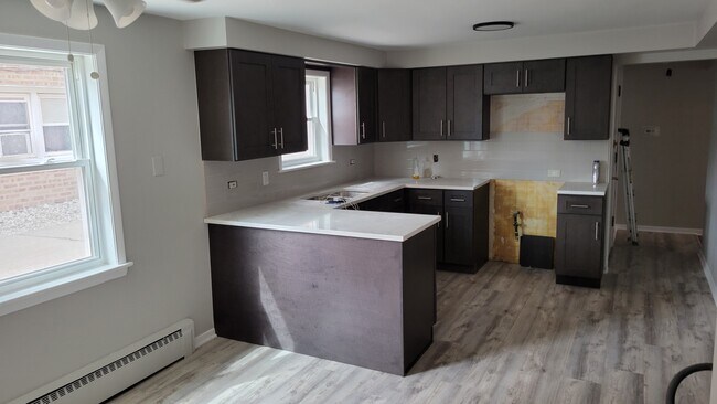 Kitchen - 4644 N Sayre Ave