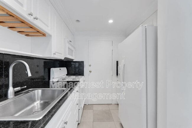 Building Photo - 700 Biltmore Way