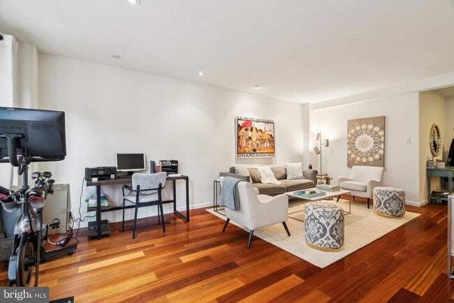 Building Photo - 220 W Rittenhouse Square