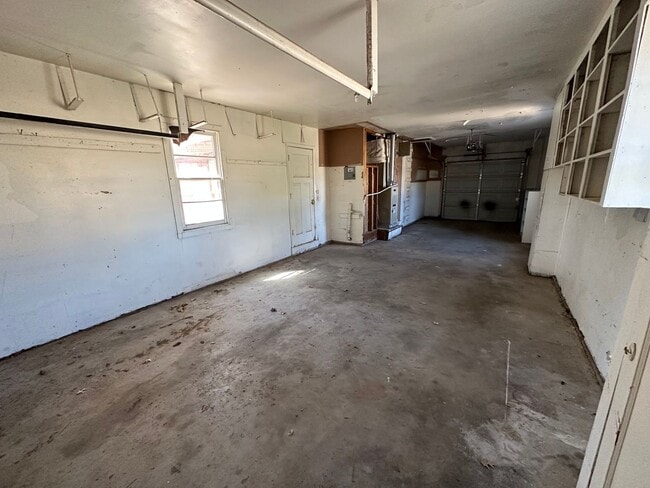 Building Photo - 2 Bedroom, 2 Bathroom, 2 Car Garage, Good Size Yard In Wolflin!! Text to Schedule Showing 806-340...