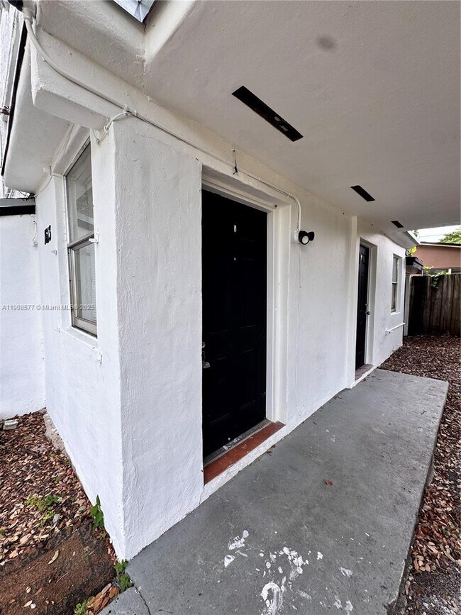 Building Photo - 1613 NW 45th St