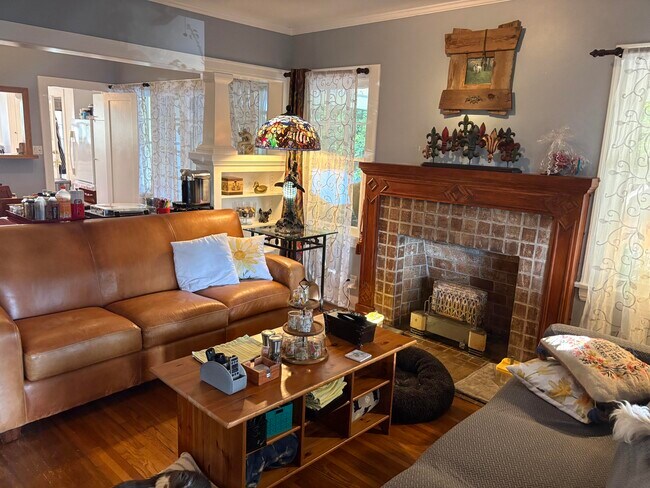 Building Photo - 839 N Orange Dr