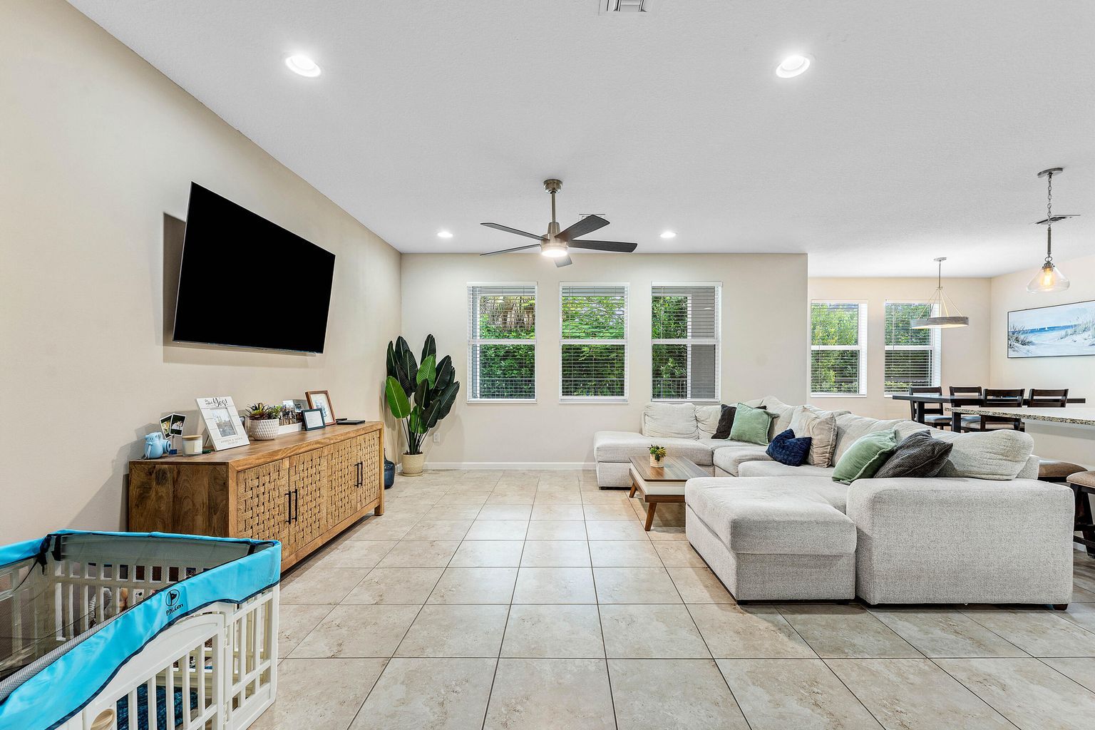 Building Photo - 16280 Oakview Dr