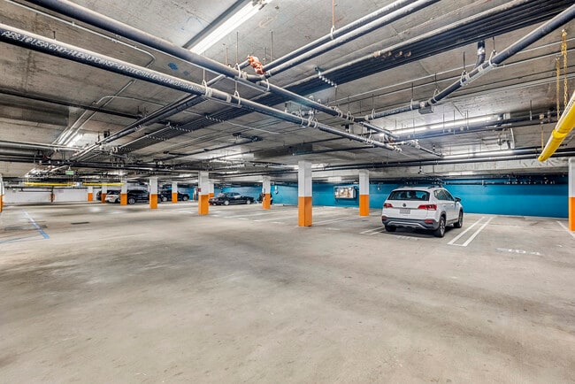 Building Photo - 855 N Croft Ave