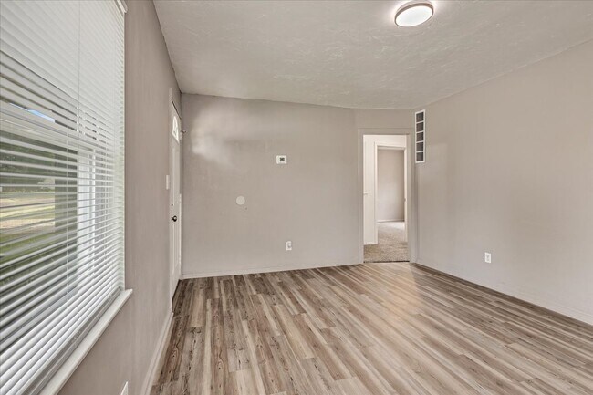 Building Photo - 1536 SW 52nd St