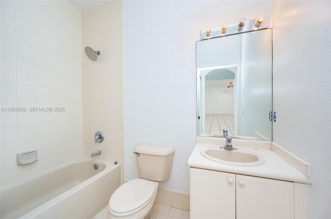 Building Photo - 1535 SE 26th St