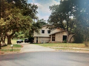 Building Photo - 3 bed 2 bath house