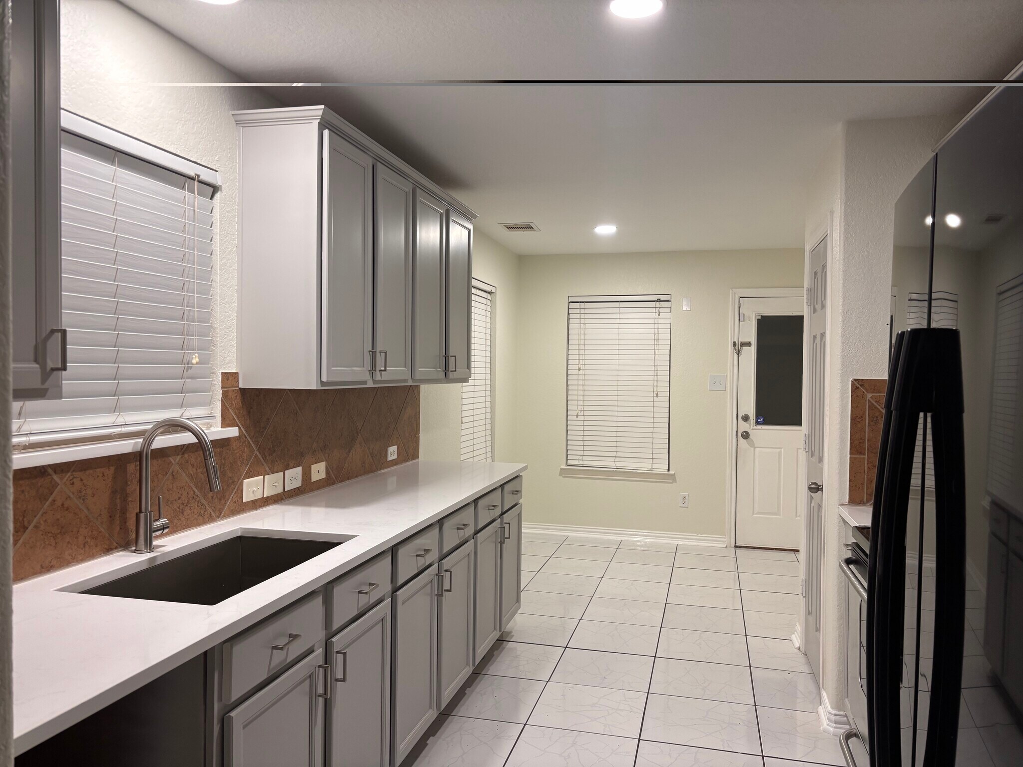 Building Photo - 9006 Wildbird Ln