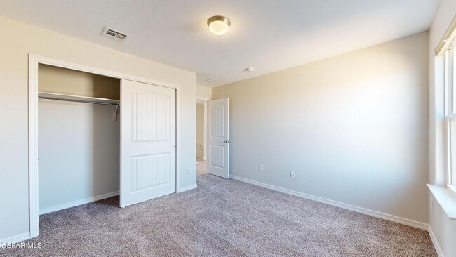 Building Photo - 500 La Entrada Cir