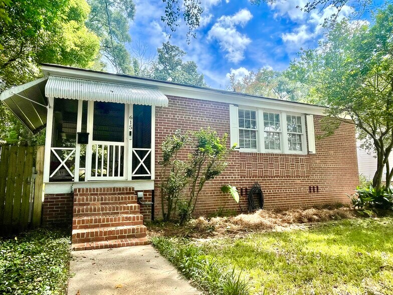 Primary Photo - 615 Gunter St