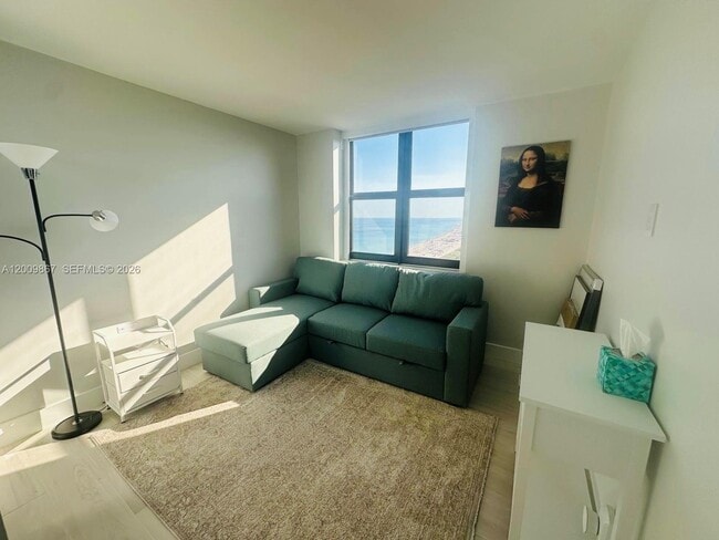 Building Photo - 2555 Collins Ave