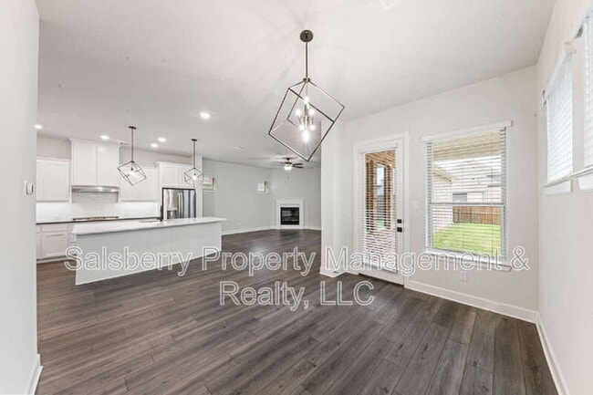 Building Photo - 9324 Trammel Davis Rd