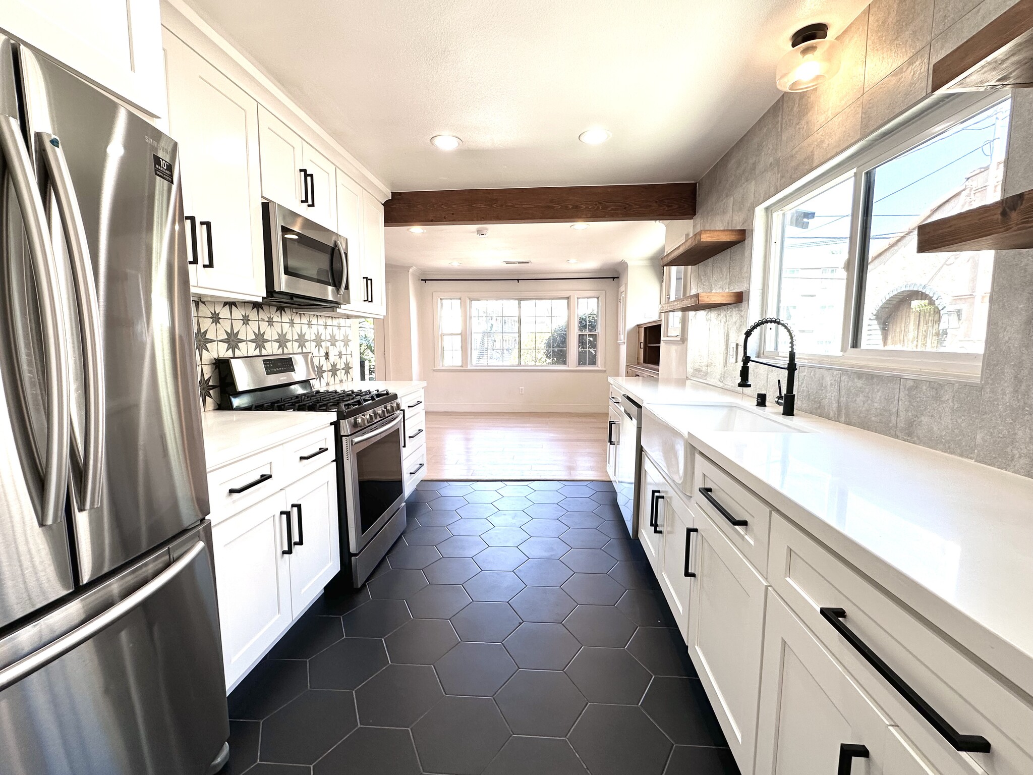 Kitchen - 4336 Toland Way