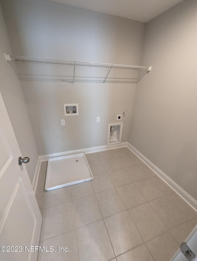 Building Photo - 251 Dahlia Falls Dr