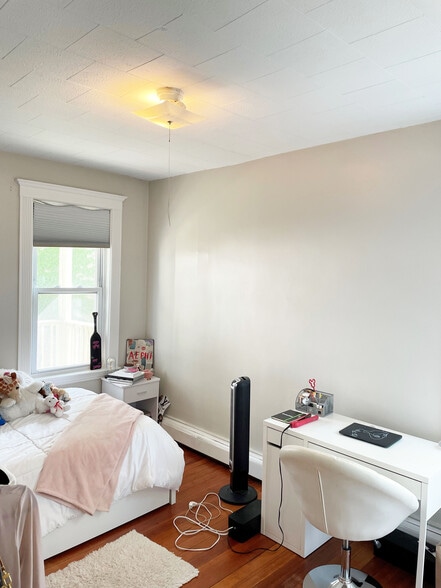 Building Photo - 25 Ashford St