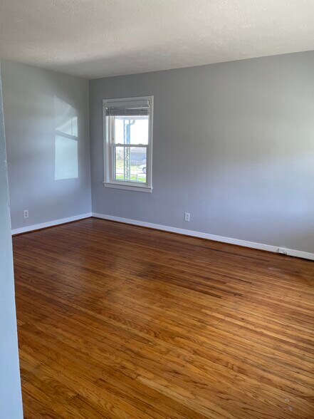 Building Photo - 4409 Cavelle Ave