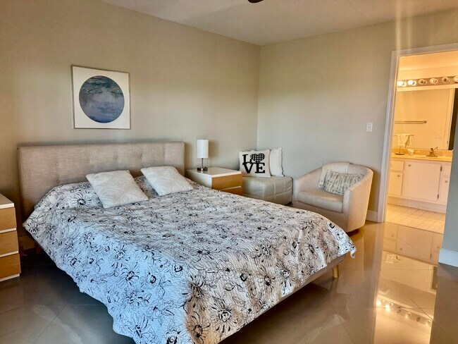 Building Photo - 1904 Bermuda Cir