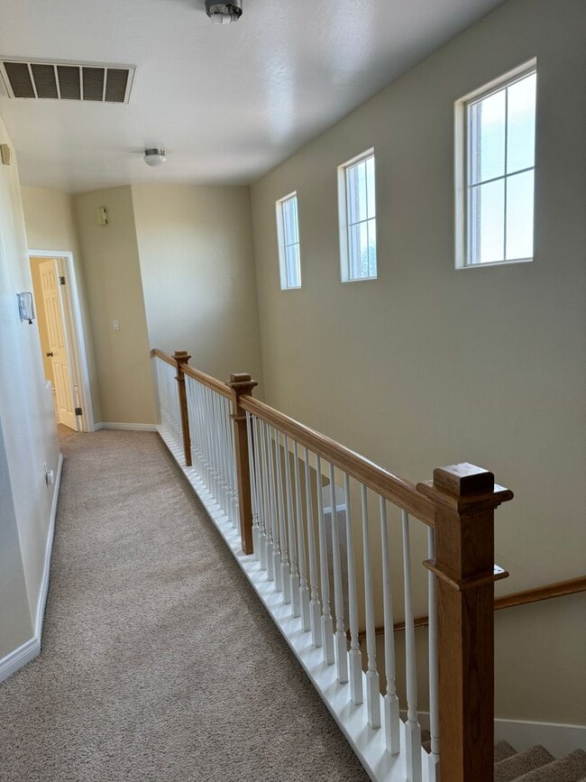 Building Photo - Spacious Stockdale Ranch Home!