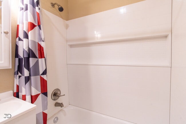 Building Photo - 1704 Fairfax Ave