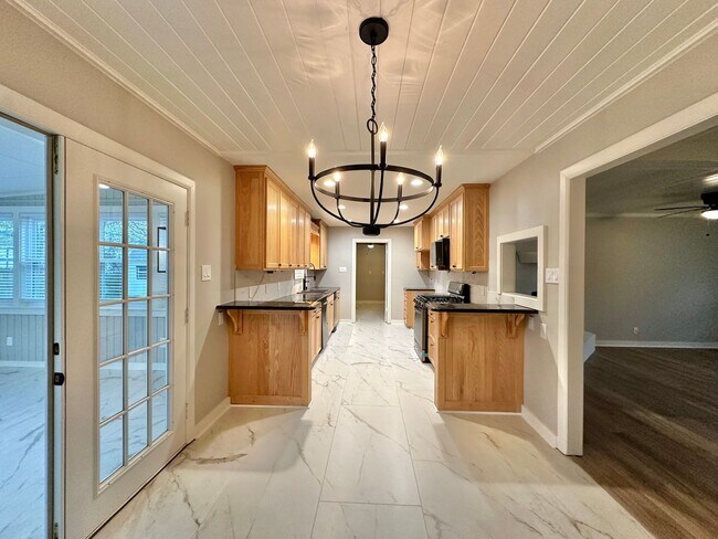 Building Photo - Charming Single-Story Brick Home Available! Whitehouse ISD!