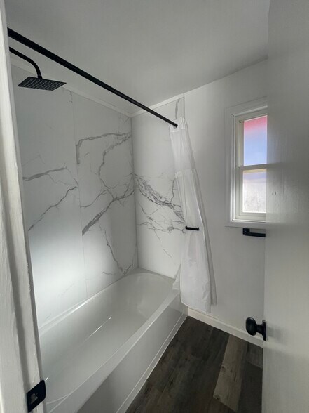 Building Photo - 1611 S 5th Ave