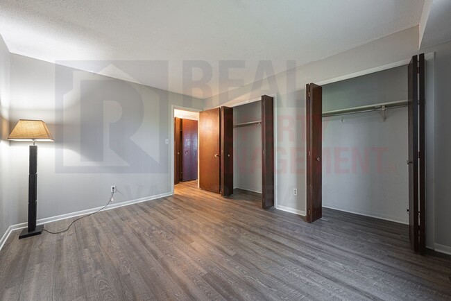 Building Photo - 10760 Ravenna Rd