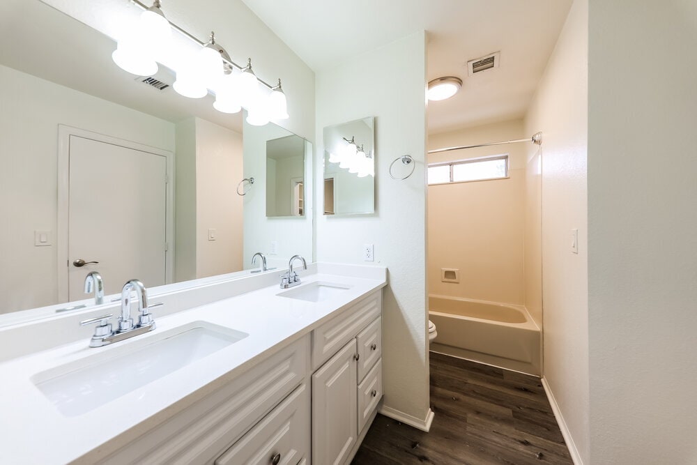 Building Photo - 532 N Nassau