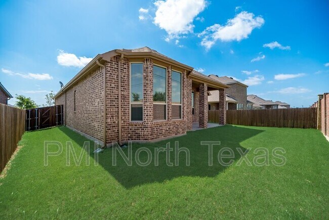 Building Photo - 405 Yellowstone Dr