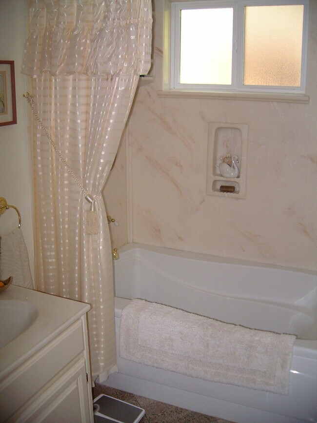 Primary bathroom - 25 N Gate Rd