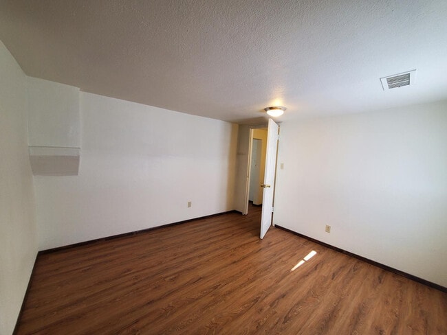 Building Photo - 515 S O'Leary St