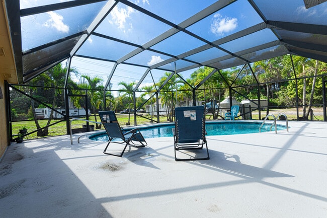 Building Photo - 169 Armadillo Way