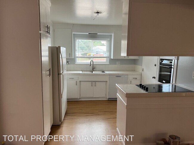 Building Photo - 3 br, 2 bath House - 6247 RAINBOW DR