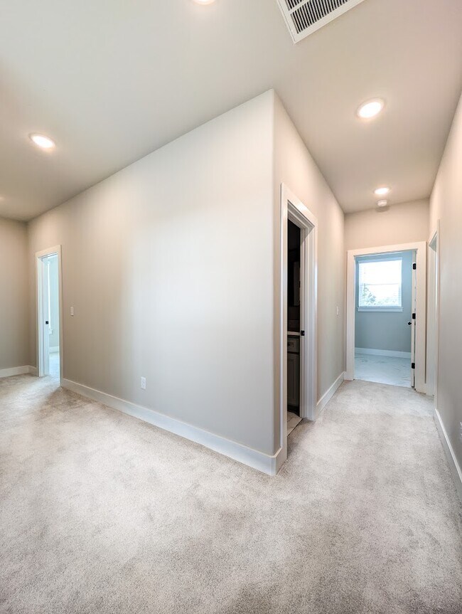 Building Photo - 4 McHugh Ln